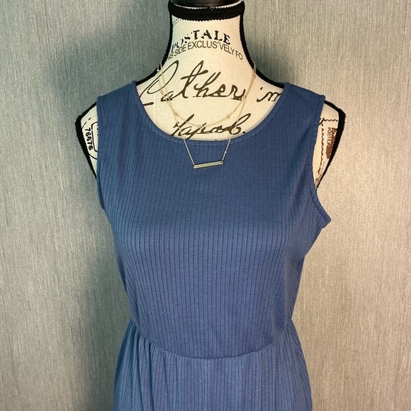 Gilli Sleeveless Blue Maxi Dress Size Medium - Picture 3 of 12